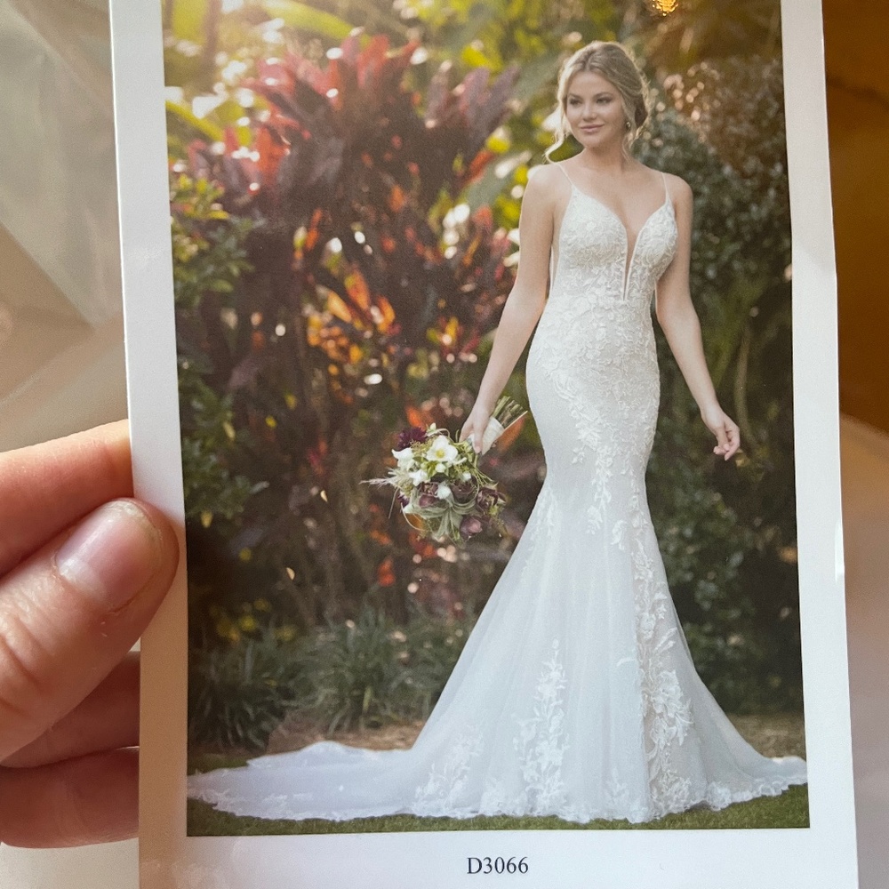 Never worn wedding dress